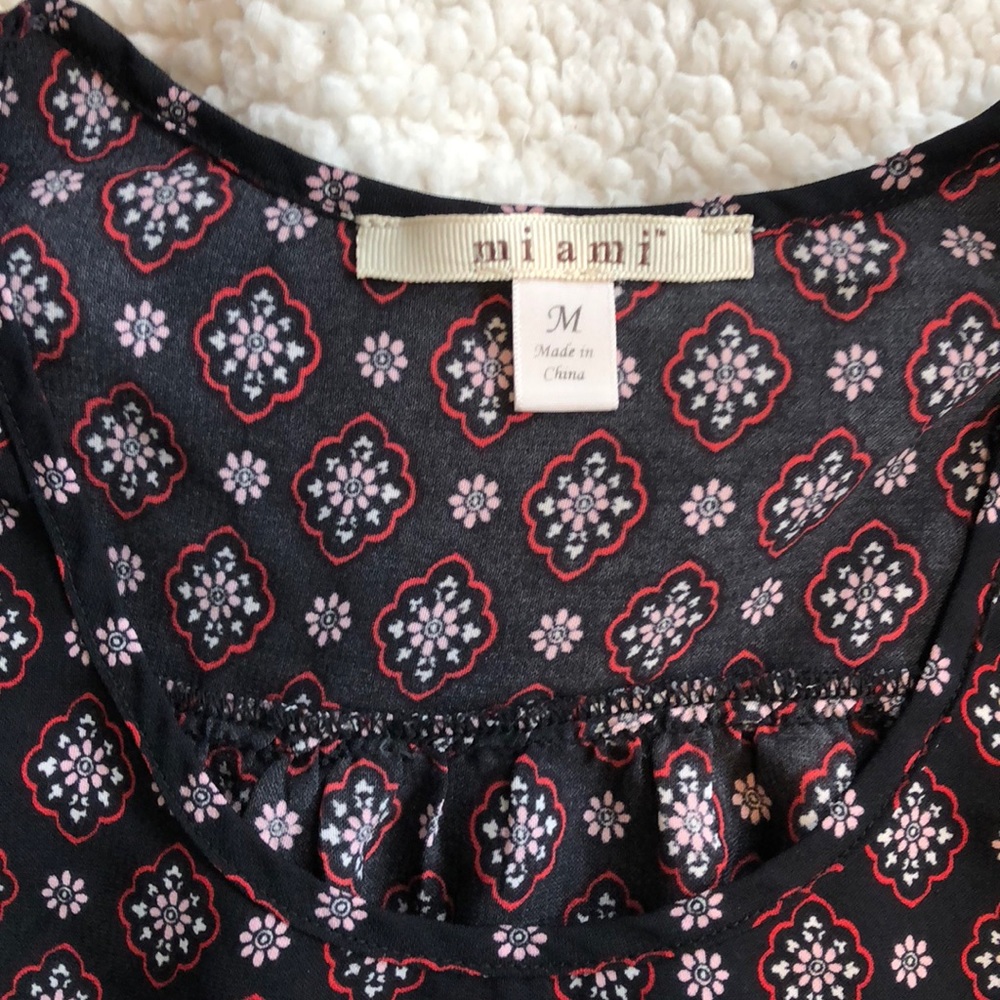 *Unique Pattern* Fall Bell Sleeve Top - Picture 5 of 5
